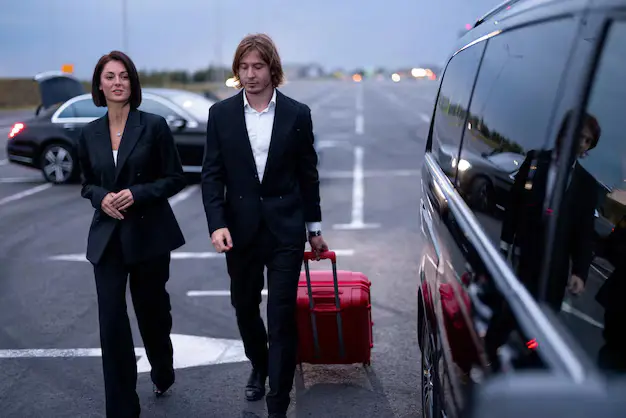 Top Benefits of Booking an Airport Limo for Business Travel